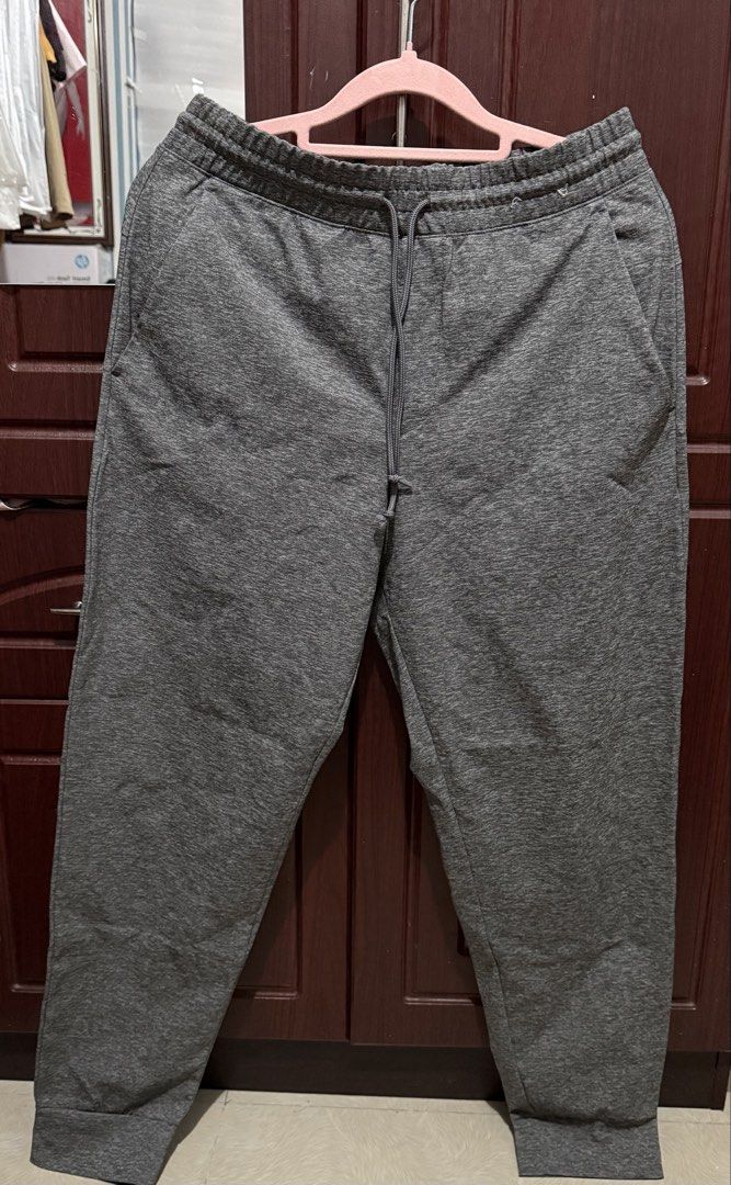 Grey Jogger Sweatpants Dry-Ex (Category: Joggers) located in Cavite. Submitted by garageprimesales (Listing ID 1464213011, Image 1). Description: - Comfy grey jogger sweatpants - Elastic waistband with drawstring for a perfect fit - Two convenient side pockets - Ribbed cuffs for a snug feel - Ideal for lounging or casual everyday wear - Versatile and easy to pair with any top.
