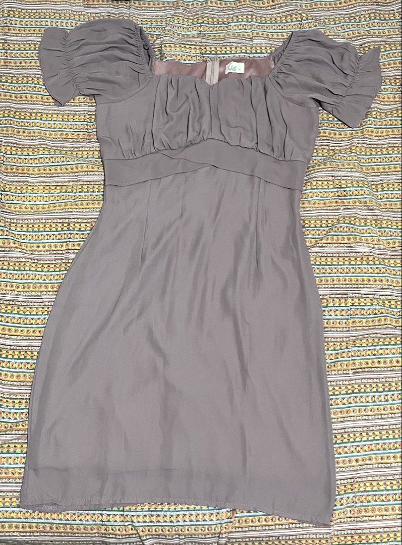Puff Sleeve Square Neck Dress (Category: Dresses) located in Caloocan City. Submitted by mmc1999 (Listing ID 1464296976, Image 1). Description: - Elegant dusty mauve dress - Stylish puff sleeves - Flattering square neckline - Ruching detail on the bodice - Convenient back zipper closure - Knee-length cut.
