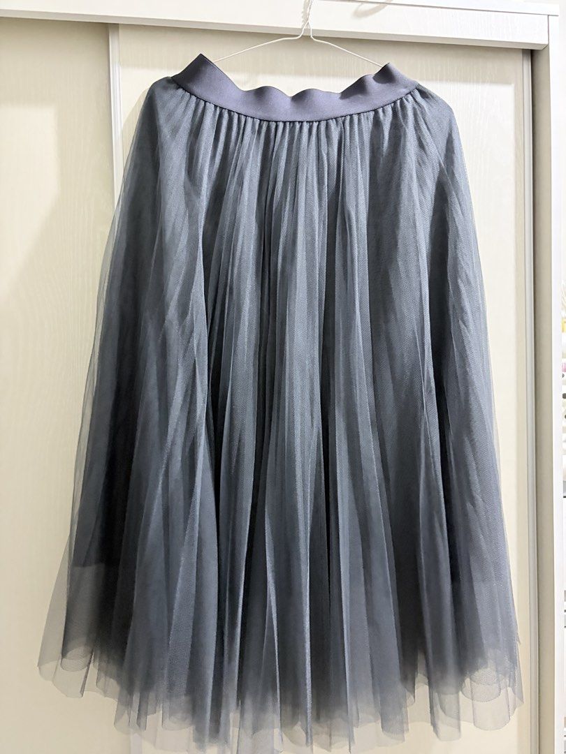 Grey Tulle Pleated Maxi Skirt (Category: Skirts) located in General Mariano Alvarez. Submitted by b3yaaa (Listing ID 1464241920, Image 1). Description: - Grey maxi skirt - Pleated tulle overlay - Comfortable elastic waistband - Lightweight and flowy fabric - Perfect for dressing up or down - Pairs well with simple tops - Fits XS-M.