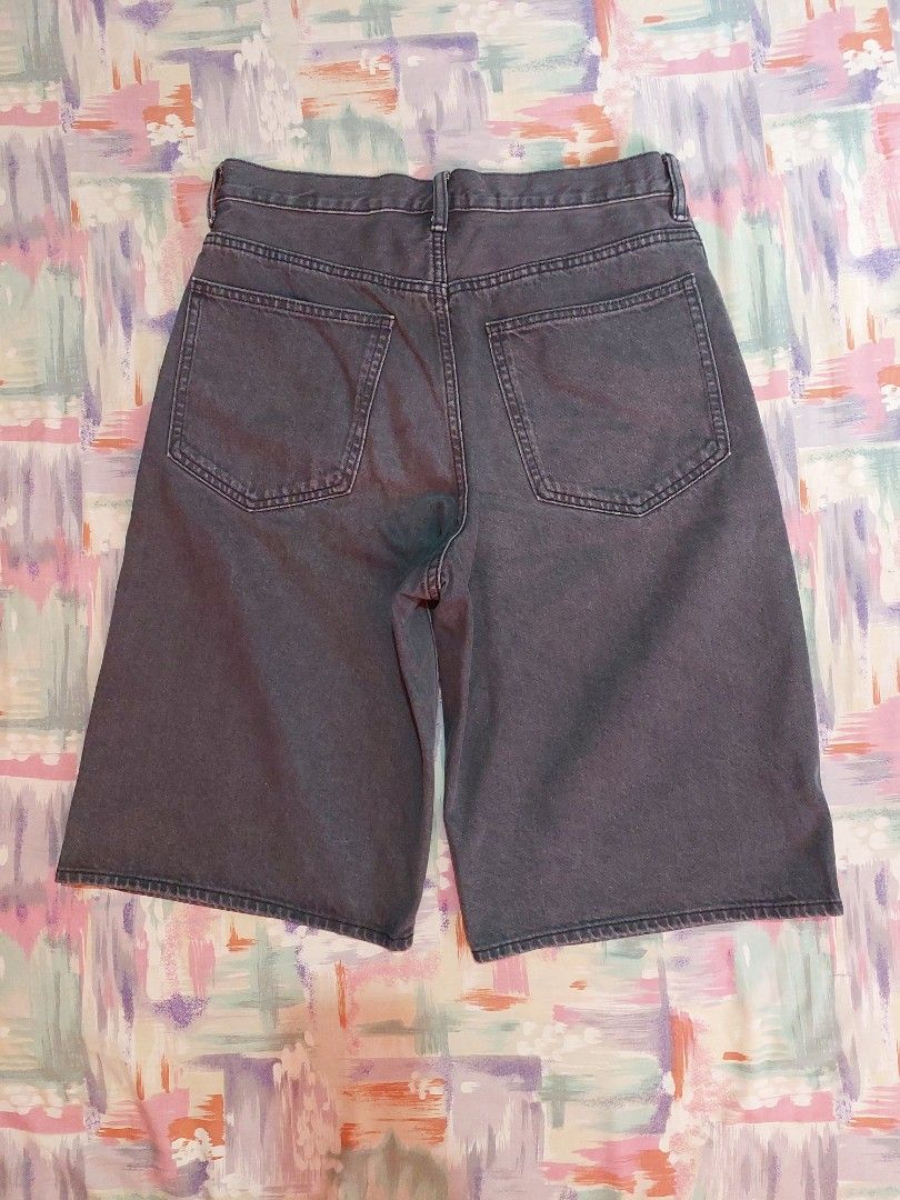 GU black washed jorts Size M (Category: Shorts) located in Cebu City. Submitted by choithrift0326 (Listing ID 1464161062, Image 2). Description: Like new jorts No issue - Brand: GU - Item: Black washed jorts - Size: Medium (M) - Condition: Excellent (Layered condition 4) - Style: Casual, washed-out denim.