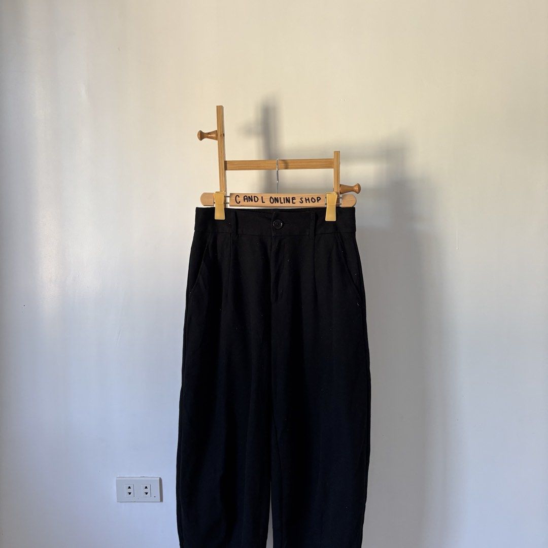 GU by UNIQL0 brushed jersey cocoon pants (Category: Other Bottoms) located in Guiguinto. Submitted by candlonlineshop (Listing ID 1464258071, Image 3). Description: ✨FIRST TO PAY BASIS✨ GU by UNIQL0 brushed jersey cocoon pants Size on tag: large Condition: 9.5/10 Waist: 28”-30” Length: 39” Flaw/s: none ₱350+ sf 📍Bulacan 🚚Sh0pee check out (SPX) | J&T express •Items may have minor unnoticed flaws — please manage your expectations as you are deali