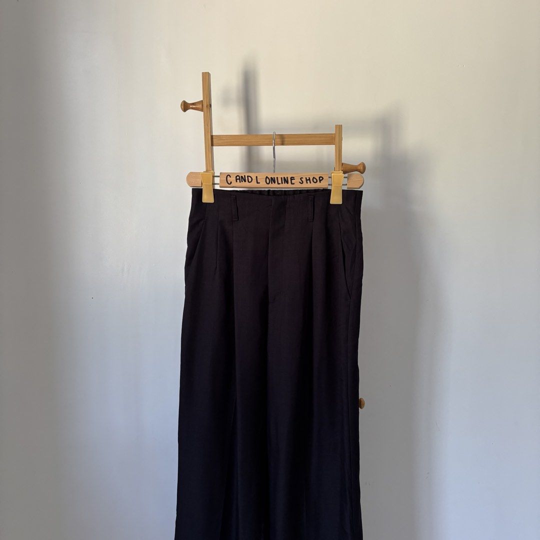 GU by UNIQL0 colored slacks (Category: Other Bottoms) located in Guiguinto. Submitted by candlonlineshop (Listing ID 1464263560, Image 3). Description: ✨FIRST TO PAY BASIS✨ GU by UNIQL0 colored slacks Size on tag: large Condition: 9.5/10 Waist: 27.8”-29” Length: 40.5” Flaw/s: none ₱350 + sf 📍Bulacan 🚚Sh0pee check out (SPX) | J&T express •Items may have minor unnoticed flaws — please manage your expectations as you are dealing with thrifted item