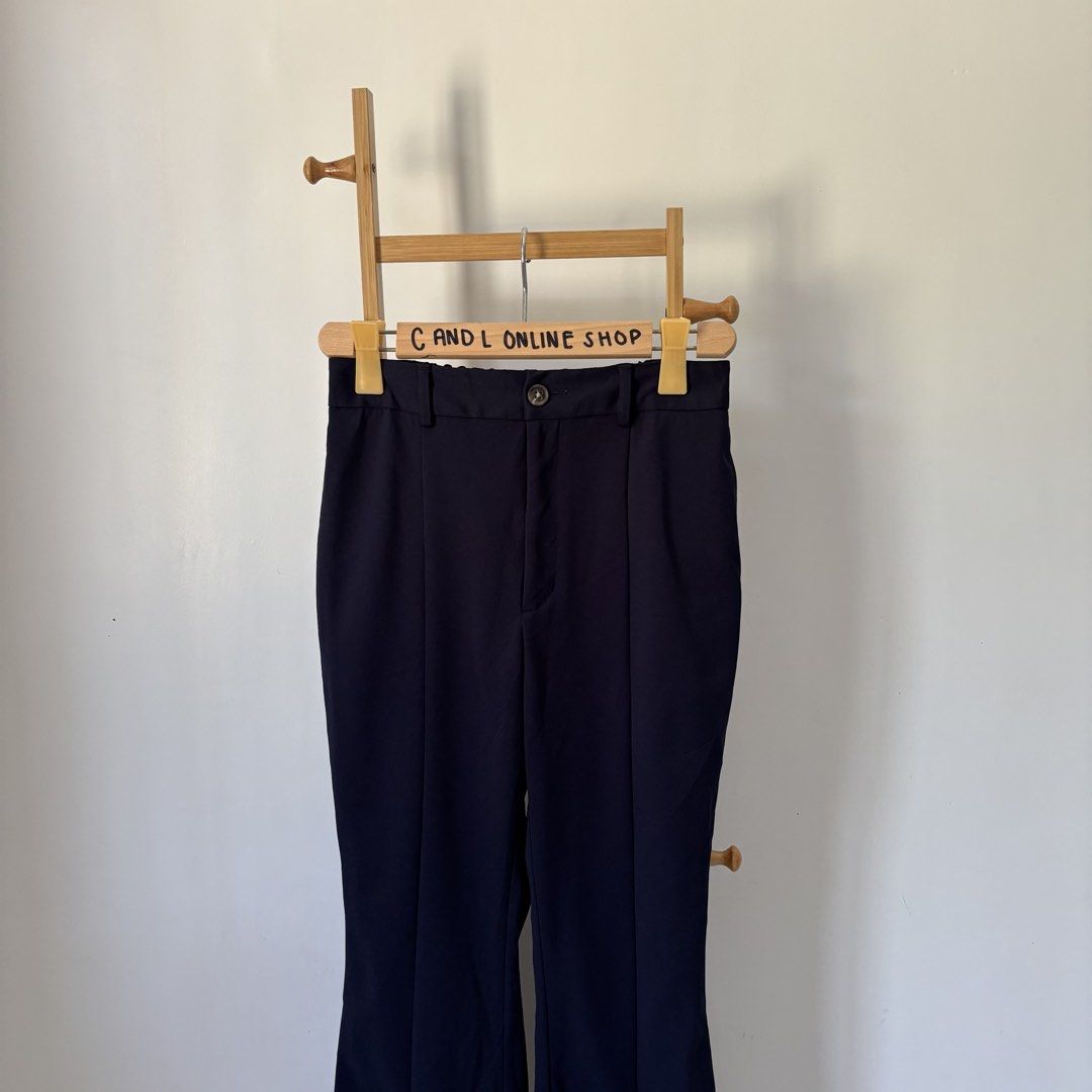 GU by UNIQL0 cut and sew flared pants (Category: Other Bottoms) located in Guiguinto. Submitted by candlonlineshop (Listing ID 1464264675, Image 3). Description: ✨FIRST TO PAY BASIS✨ GU by UNIQL0 cut and sew flared slacks Size on tag: medium Condition: 9.5/10 Waist: 27”-30” Length: 38” Flaw/s: none ₱350 + sf *Blue 📍Bulacan 🚚Sh0pee check out (SPX) | J&T express •Items may have minor unnoticed flaws — please manage your expectations as you are de