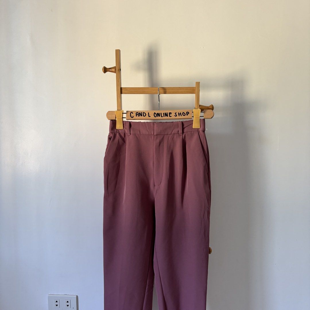 GU by UNIQL0 stretch tapered pants (Category: Other Bottoms) located in Guiguinto. Submitted by candlonlineshop (Listing ID 1464259567, Image 3). Description: ✨FIRST TO PAY BASIS✨ GU by UNIQL0 stretch tapered pants Size on tag: medium Condition: 9.5/10 Waist: 25”-28” Length: 37” Flaw/s: none ₱350 + sf 📍Bulacan 🚚Sh0pee check out (SPX) | J&T express •Items may have minor unnoticed flaws — please manage your expectations as you are dealing with th