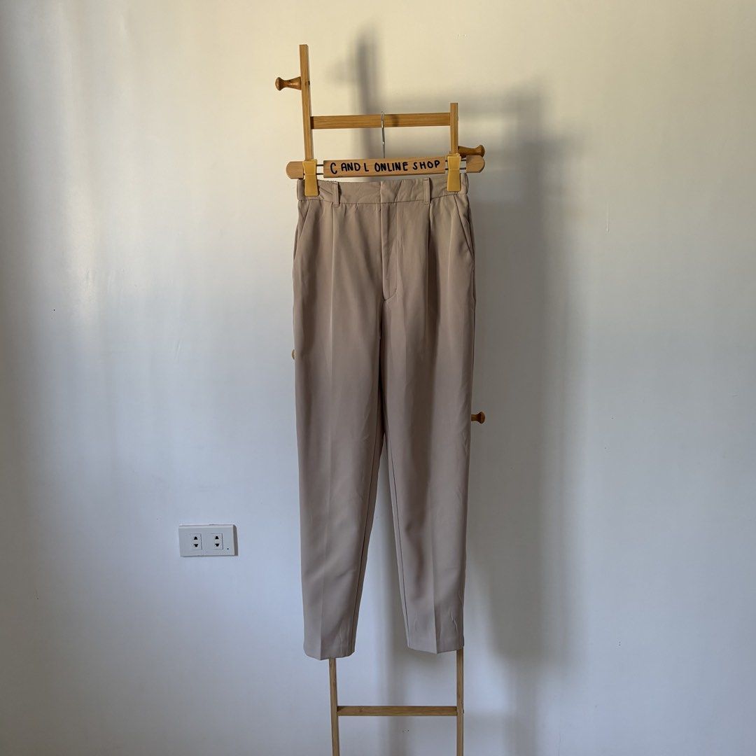 GU by UNIQL0 stretch tapered pants (Category: Other Bottoms) located in Guiguinto. Submitted by candlonlineshop (Listing ID 1464260711, Image 2). Description: ✨FIRST TO PAY BASIS✨ GU by UNIQL0 stretch tapered pants Size on tag: small Condition: 9/10 Waist: 24”-27” Length: 36” Flaw/s: stain ₱250+ sf 📍Bulacan 🚚Sh0pee check out (SPX) | J&T express •Items may have minor unnoticed flaws — please manage your expectations as you are dealing with thrif