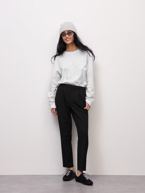 GU by UNIQL0 tapered pants (Category: Other Bottoms) located in Guiguinto. Submitted by candlonlineshop (Listing ID 1464262727, Image 1). Description: ✨FIRST TO PAY BASIS✨ GU by UNIQL0 tapered pants Size on tag: large Condition: 9/10 Waist: 29” Length: 33.5” Flaw/s: none ₱350 + sf —Iniklian yung length, pero hindi pinutulan. Pwede pa ibalik sa dati, nakatahi lang po. 📍Bulacan 🚚Sh0pee check out (SPX) | J&T express •Items may have minor unnoticed