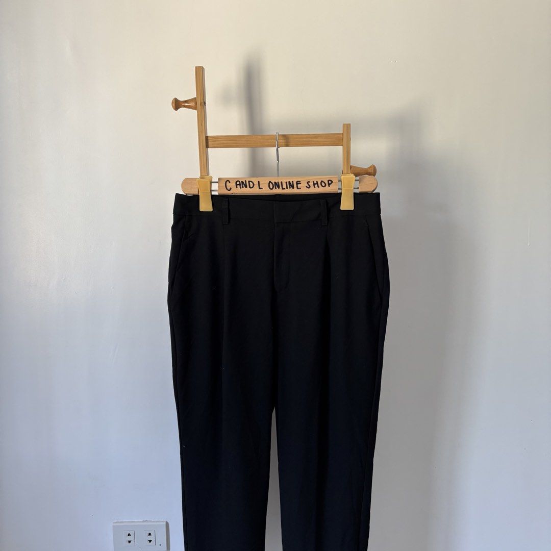 GU by UNIQL0 tapered pants (Category: Other Bottoms) located in Guiguinto. Submitted by candlonlineshop (Listing ID 1464262727, Image 3). Description: ✨FIRST TO PAY BASIS✨ GU by UNIQL0 tapered pants Size on tag: large Condition: 9/10 Waist: 29” Length: 33.5” Flaw/s: none ₱350 + sf —Iniklian yung length, pero hindi pinutulan. Pwede pa ibalik sa dati, nakatahi lang po. 📍Bulacan 🚚Sh0pee check out (SPX) | J&T express •Items may have minor unnoticed