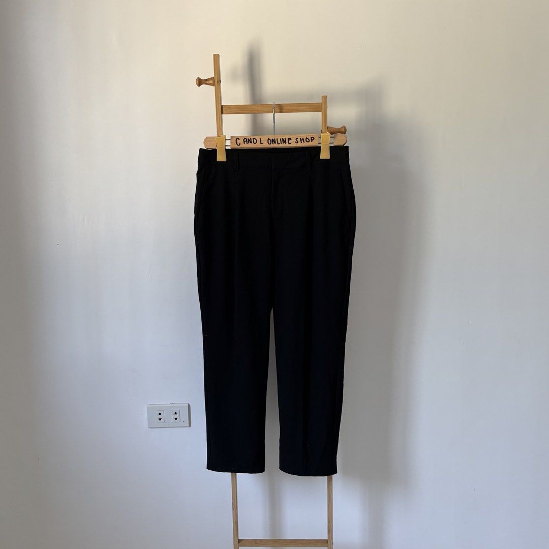 GU by UNIQL0 tapered pants (Category: Other Bottoms) located in Guiguinto. Submitted by candlonlineshop (Listing ID 1464262727, Image 2). Description: ✨FIRST TO PAY BASIS✨ GU by UNIQL0 tapered pants Size on tag: large Condition: 9/10 Waist: 29” Length: 33.5” Flaw/s: none ₱350 + sf —Iniklian yung length, pero hindi pinutulan. Pwede pa ibalik sa dati, nakatahi lang po. 📍Bulacan 🚚Sh0pee check out (SPX) | J&T express •Items may have minor unnoticed