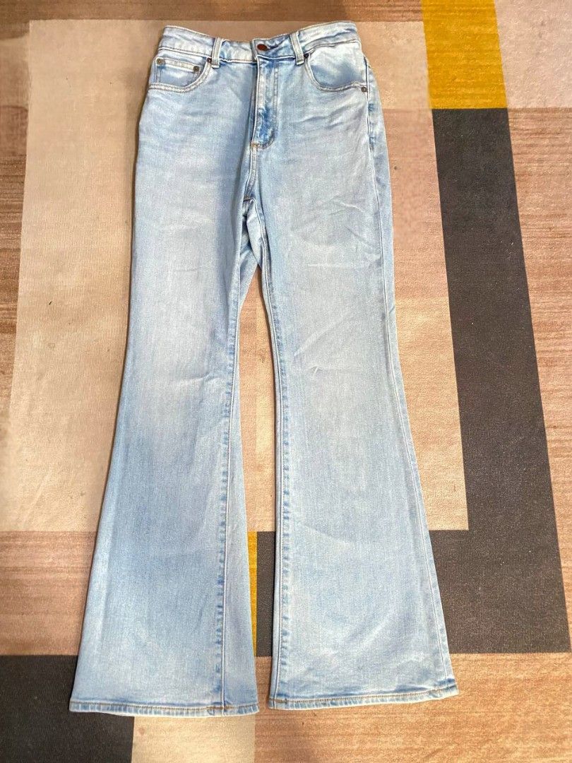 GU Flare Jeans Size Small (Category: Jeans) located in Manila. Submitted by jpnbrandedcollection (Listing ID 1464225313, Image 1). Description: - GU Light Wash Flare Jeans - Size: S waistline 26-27 length 39 - Style: High-waisted - Material: Comfortable denim - Perfect for casual wear - Versatile and easy to pair with any top.