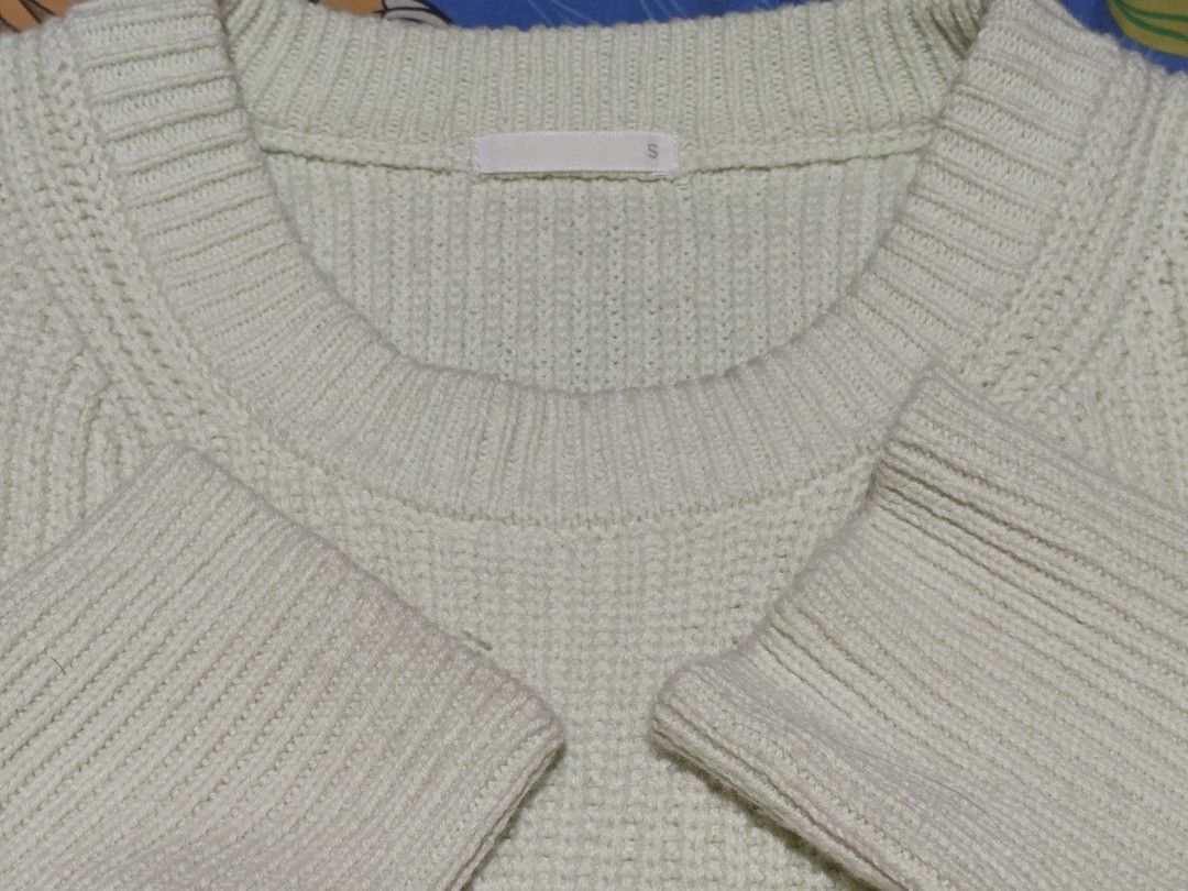 GU Knitted Sweater (Category: Coats, Jackets and Outerwear) located in Baguio. Submitted by oberdosed (Listing ID 1464345901, Image 3). Description: GU Pastel Green Knitted Sweater A relaxed-fit knit with a soft texture for casual, comfortable wear. Measurements: Length: 21" | Width: 21" | Sleeves: 18".