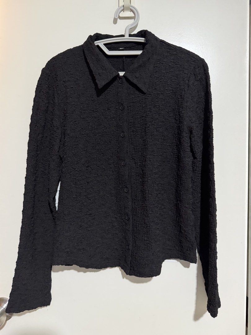 GU Long Sleeves (Category: Blouses) located in Lipa City. Submitted by jenragragio (Listing ID 1464248490, Image 1). Description: Large Size stretchable Brand New never worn but tag removed Available in white color too.