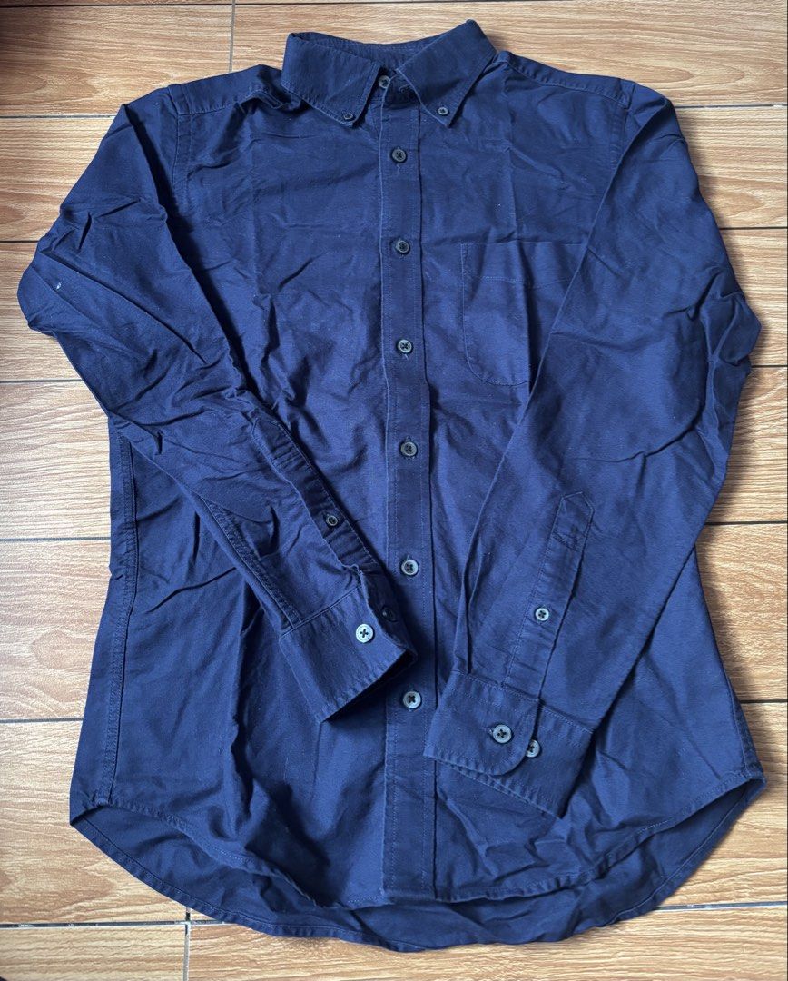 GU mens polo (Category: Formal Shirts) located in San Pedro. Submitted by treasuresbyisabelle (Listing ID 1464245353, Image 1). Description: 350 each Small.