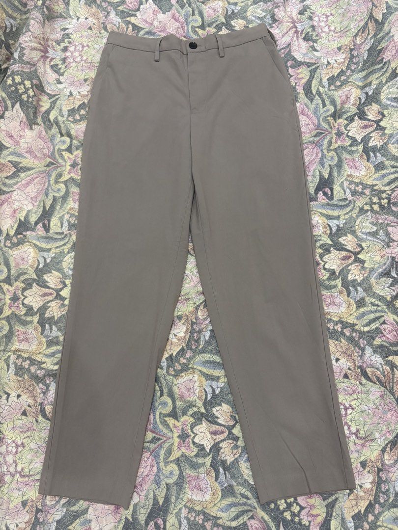 GU Smart Ankle Pants (Category: Trousers) located in Iligan City. Submitted by thrift4dayz (Listing ID 1464142977, Image 1). Description: Size: Small - Fits 28”-30” Almost brand new condition .