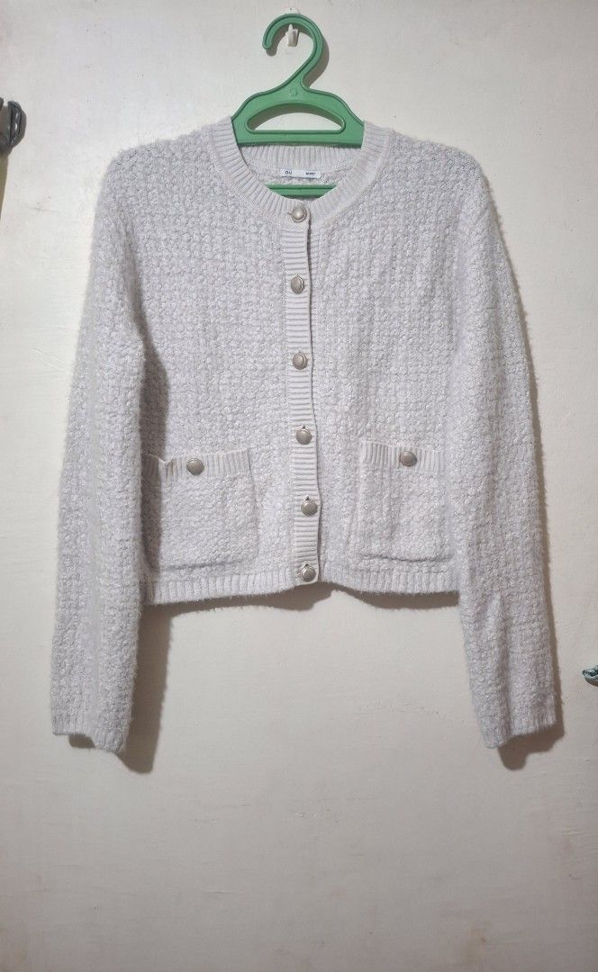 GU Textured Button Up Cardigan Sweater Size M (Category: Coats, Jackets and Outerwear) located in Manila. Submitted by annasigrid33015 (Listing ID 1464270044, Image 2). Description: - Cream textured cardigan from GU - Button-up front with pockets - Soft and cozy material, perfect for layering - Size M - Versatile: looks great with skirts or jeans.