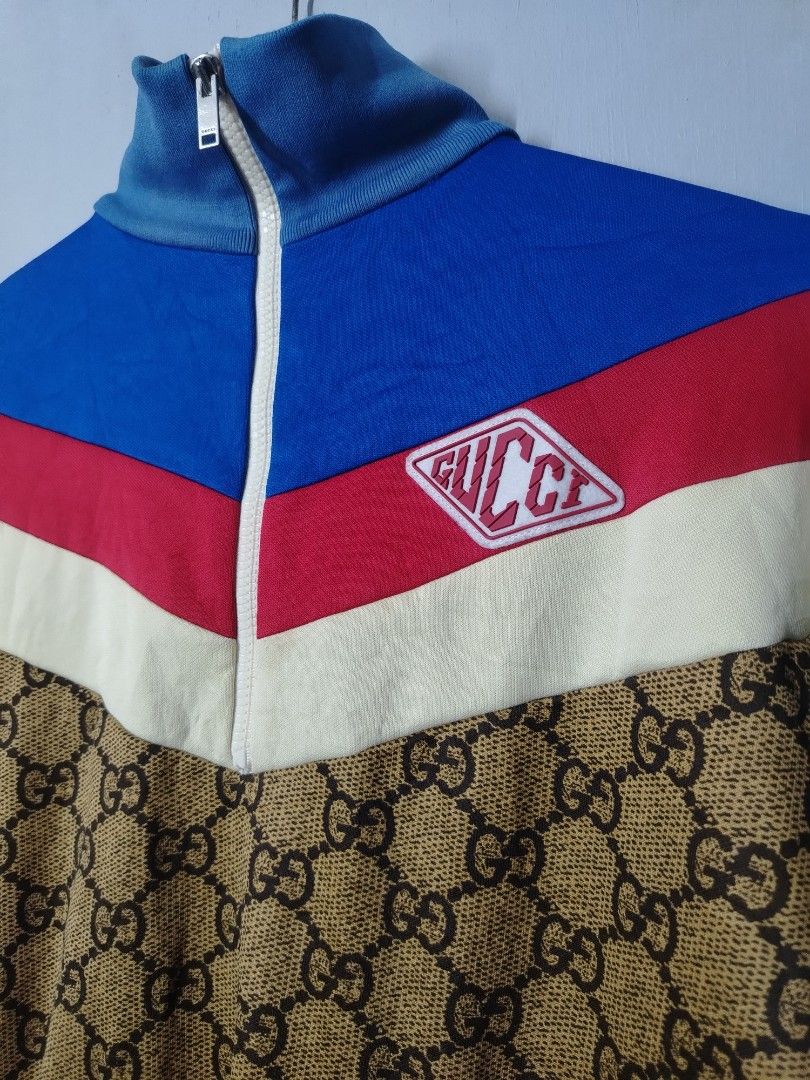Gucci (Category: Coats, Jackets and Outerwear) located in Bocaue. Submitted by adrianberi35876 (Listing ID 1464186197, Image 3). Description: Para syang pa dress type Issue: minimal fading sa collar Width:21.5 Length:31.4 Good Condition.
