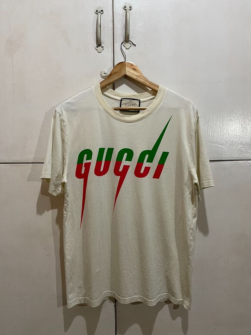 GUCCI 'BLADE' SHIRT (Category: Shirts) located in Manila. Submitted by ako.si.lemmor (Listing ID 1464279142, Image 1). Description: This item is thrifted, manage your expectation. Dimes: 20X26.5 (M-L) Color rate: 8.5/10 Issue: Cut wash tag Ship at your own cost or pickup Mandaluyong..
