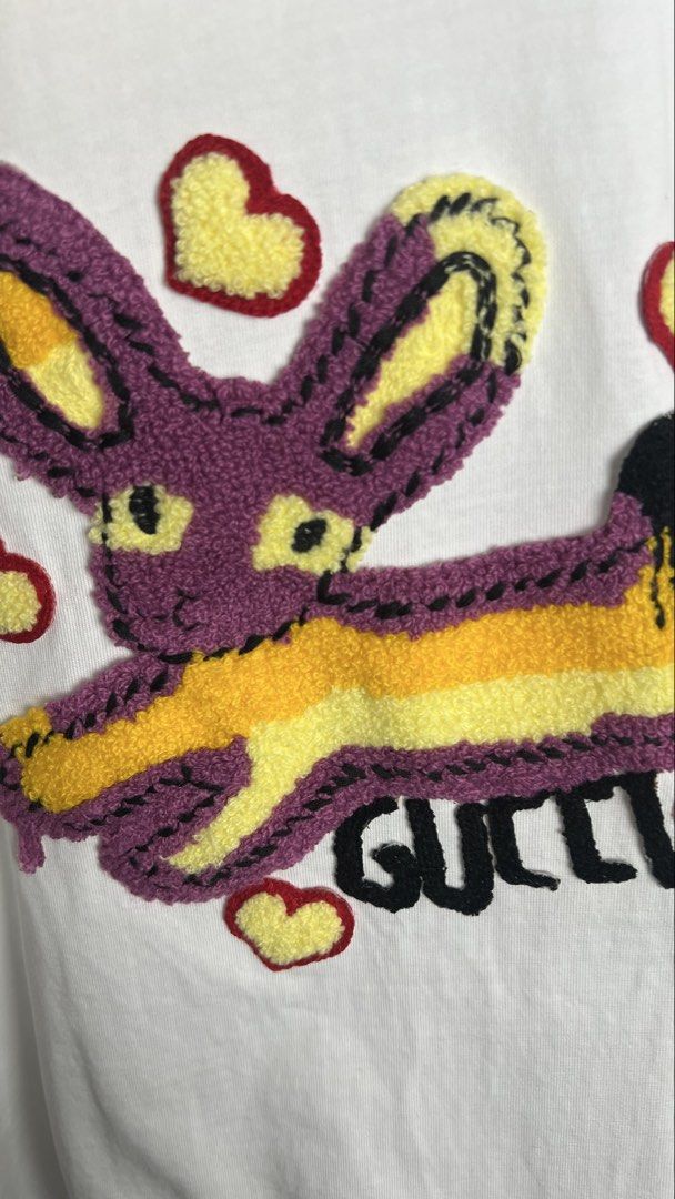 Gucci Fur print (Category: Tshirts & Polo Shirts ) located in Manila. Submitted by reclaim.13 (Listing ID 1464267642, Image 2). Description: GUCCi FUR PRINT Dimensions: 21x27 Pref Size: large Colorate: 9.8/10 Condition: 9.8/10 Issue: none .