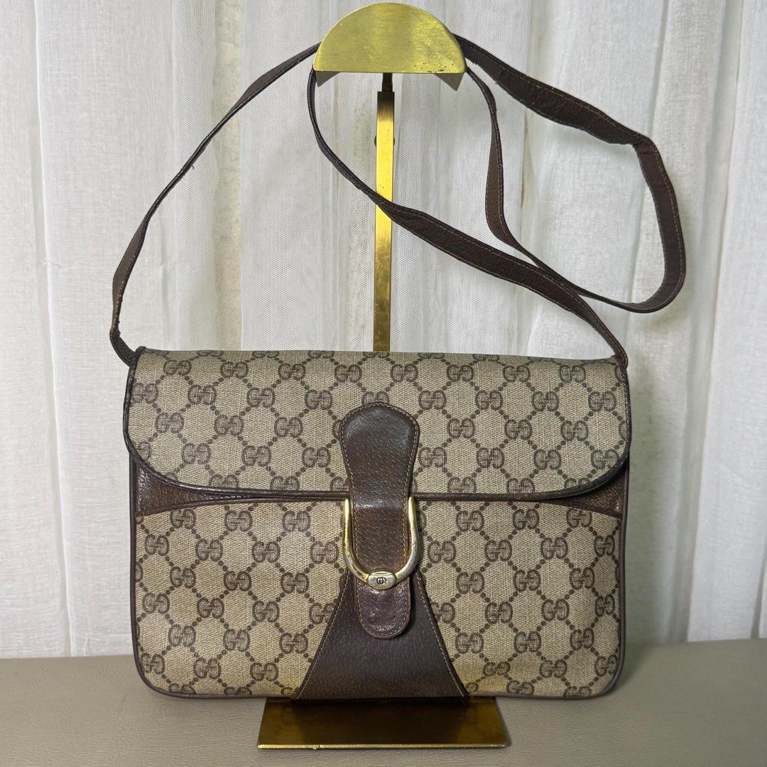 Gucci Monogram Shoulder Bag (Category: Luxury Bags & Wallets) located in Madrid. Submitted by jhunaceee (Listing ID 1464295749, Image 1). Description: - Classic Gucci shoulder bag - Iconic GG monogram canvas - Brown leather trim and strap - Gold-tone buckle closure - Great everyday bag.