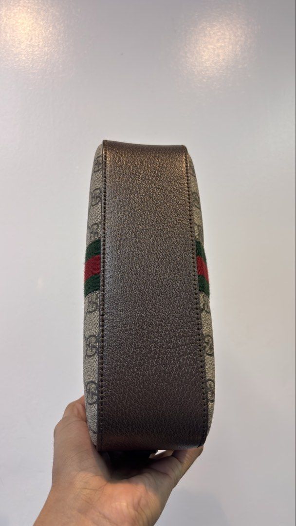 Gucci Ophidia GG Supreme Camera Bag (Category: Luxury Bags & Wallets) located in Manila. Submitted by luxemax_09 (Listing ID 1464170399, Image 3). Description: .
