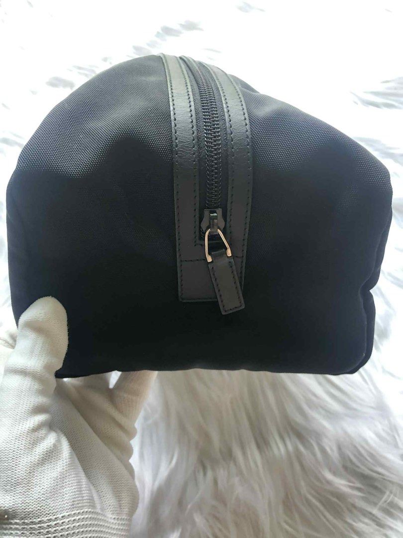 GUCCI POUCH (Category: Luxury Bags & Wallets) located in Manila. Submitted by tokaidostoreexpress (Listing ID 1464288297, Image 3). Description: 100% AUTHENTIC | PRELOVED with care 📌 Fixed price – no haggling to keep it fair ✅ Money-back guarantee if proven fake 📍 Seller based in Japan 🇯🇵 💳 Payment via GCash 📦 Safe & Fast delivery through J&T ⏳ No reply will be considered as not interested.
