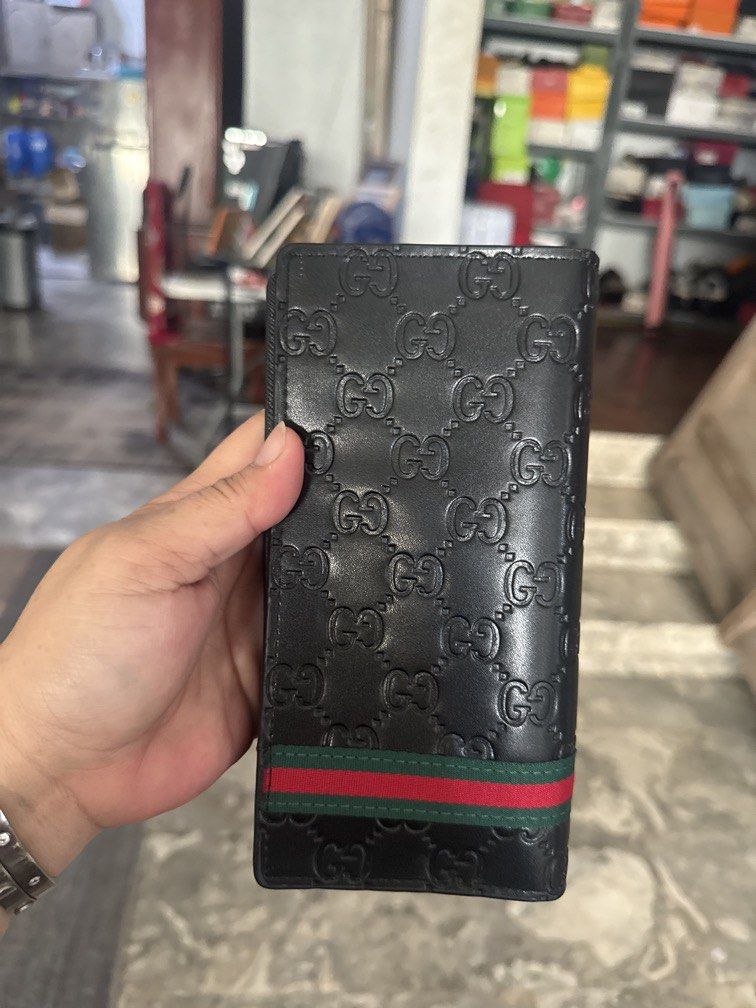 GUCCI UNISEX LONG WALLET (Category: Wallets & Card Holders) located in Angeles City. Submitted by migs_font29 (Listing ID 1464139299, Image 3). Description: .