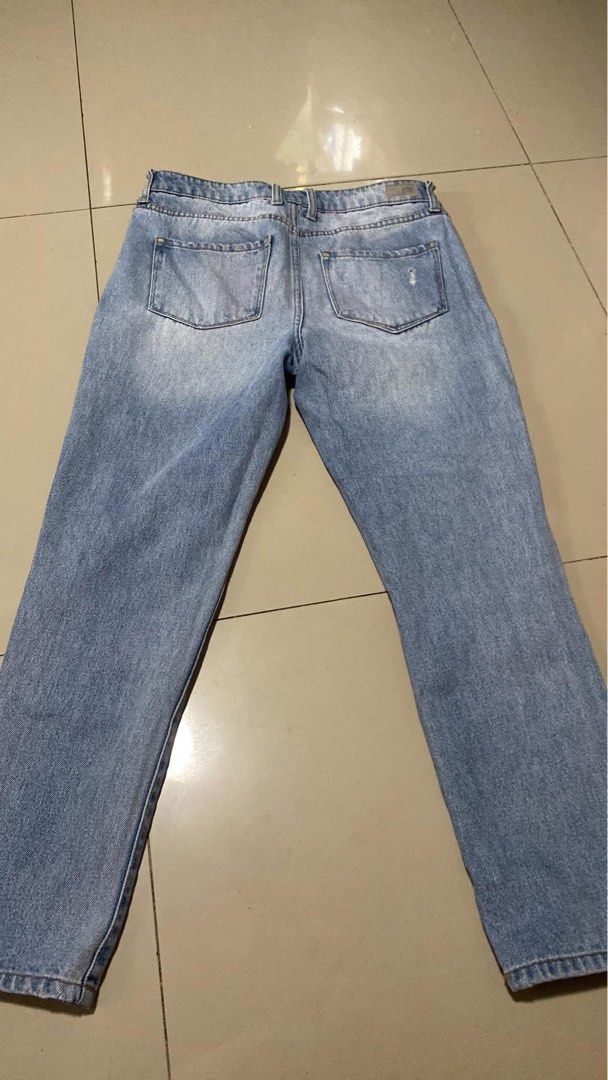 Guess Midwaist Jeans (Category: Jeans) located in Talisay. Submitted by babykiethc65968 (Listing ID 1464183379, Image 2). Description: Size 24-25 Midwaist Like new .