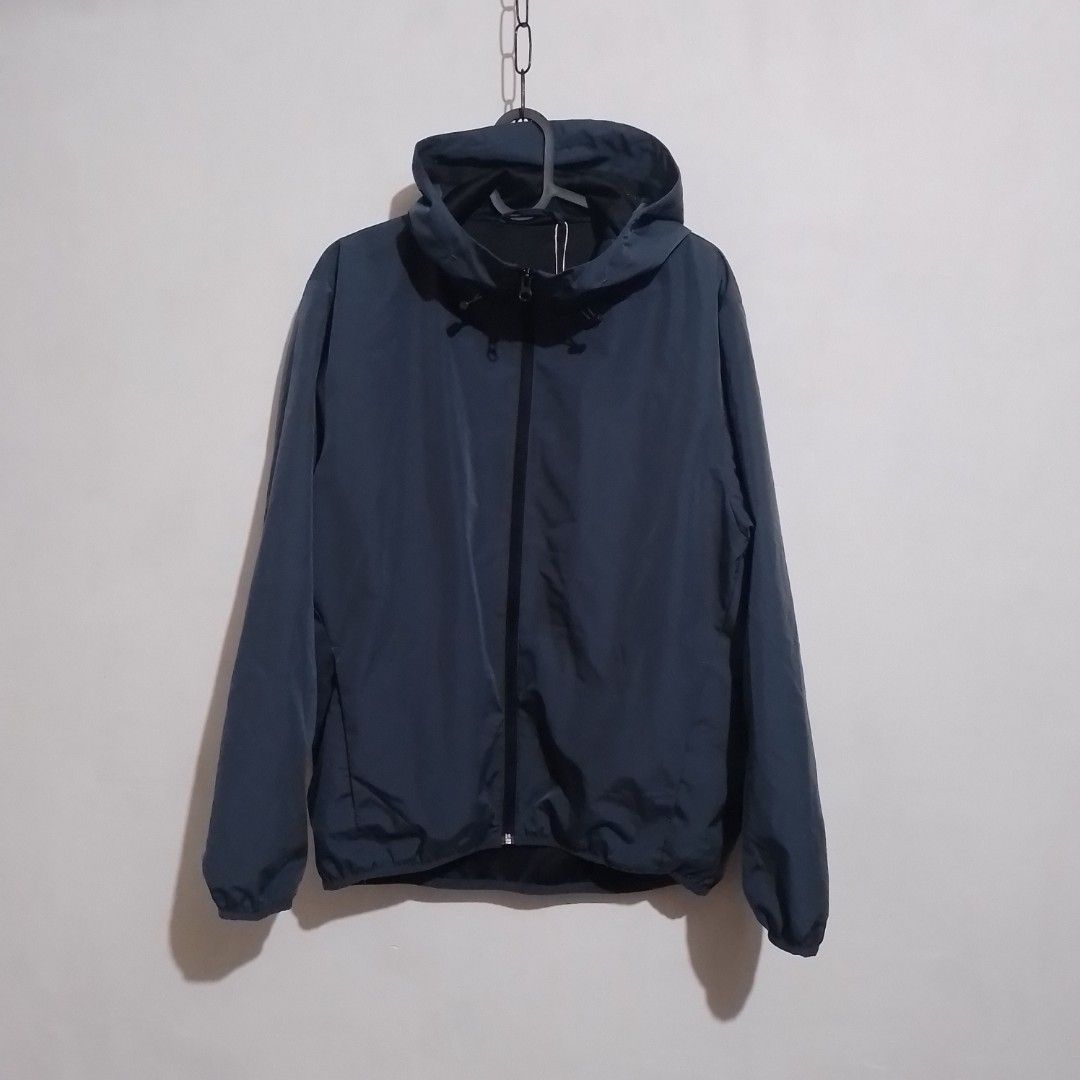 Gu/Uniqlo Windproof Shell Parka (Category: Coats, Jackets and Outerwear) located in Baguio. Submitted by labelleferroniere (Listing ID 1464211767, Image 2). Description: Gu/Uniqlo Windproof Shell Parka - Durable Water Repellant - Good as New M ( Mens ) ( Navy Blue ) Width 21 Length 26.