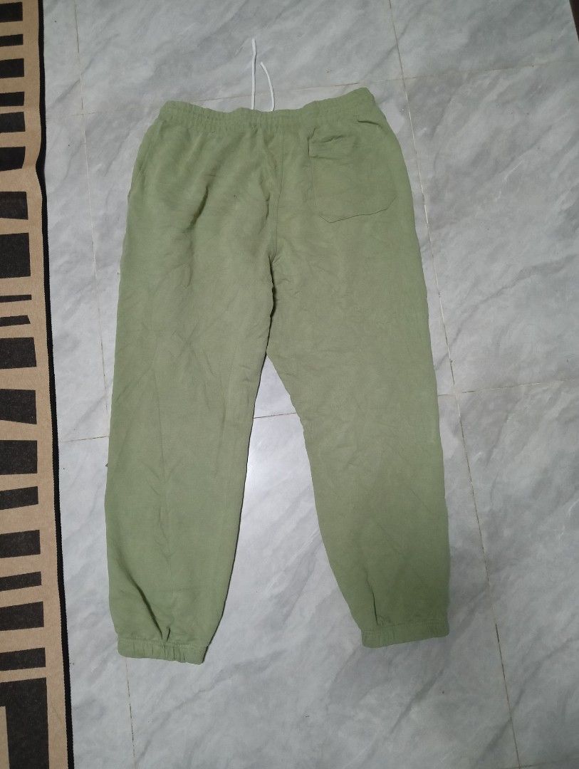gymshark Sweatpants with Drawstring (Category: Joggers) located in Odiongan. Submitted by thrifthub_bundang07 (Listing ID 1464261190, Image 2). Description: -Gymshark sweatpants size large Comfortable sage green sweatpants - Elastic waistband with white drawstring - Cuffed ankles for a snug fit - Small logo detail on the left thigh - Ideal for lounging or casual wear.