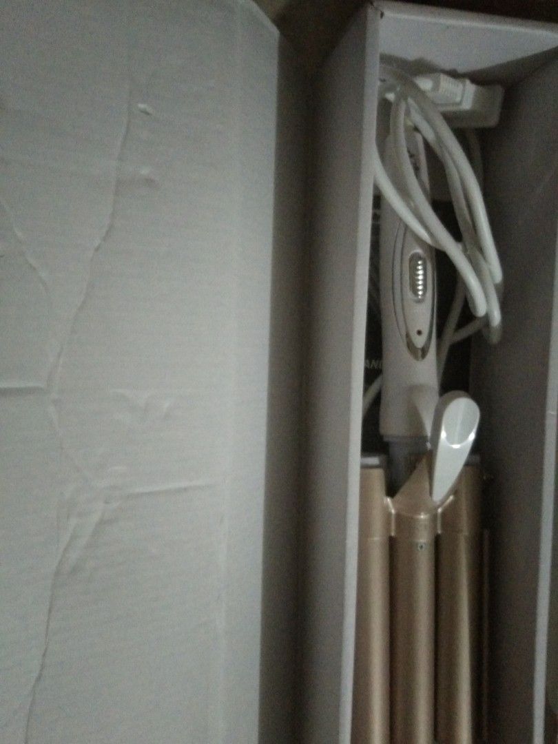 Hair curler tool (Category: Hair) located in Quezon City. Submitted by eidorableshop (Listing ID 1464277185, Image 2). Description: .