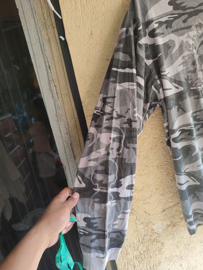 Harley Davidson long sleeve (Category: Tshirts & Polo Shirts ) located in Batangas. Submitted by byahenipeanut (Listing ID 1464203512, Image 3). Description: excellent condition issue crack print.