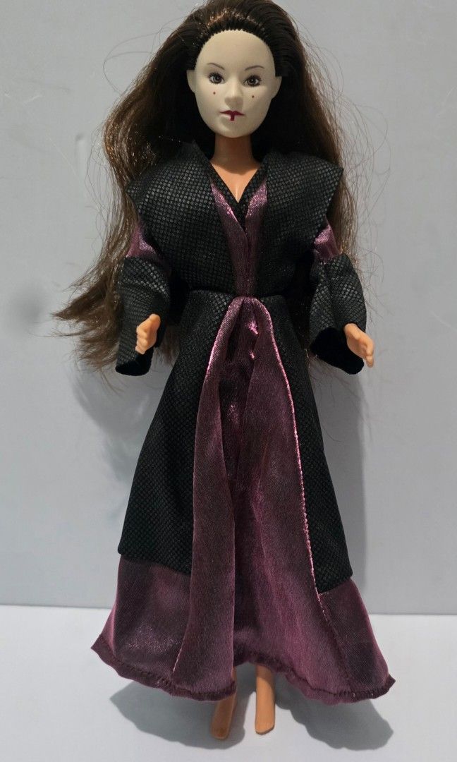 Hasbro Queen Amidala (Category: Kids Toys) located in Pasig City. Submitted by temerity_16 (Listing ID 1464228213, Image 3). Description: No crack neck No bite marks No chip paint No cut hair Issuew: Stain sa legs because of color transfer from her clothes Needs hair spa Free 2nd outfit (purple dress) Note: No discoloration yung head, ganyan talaga kaputi si Queen Amidala.