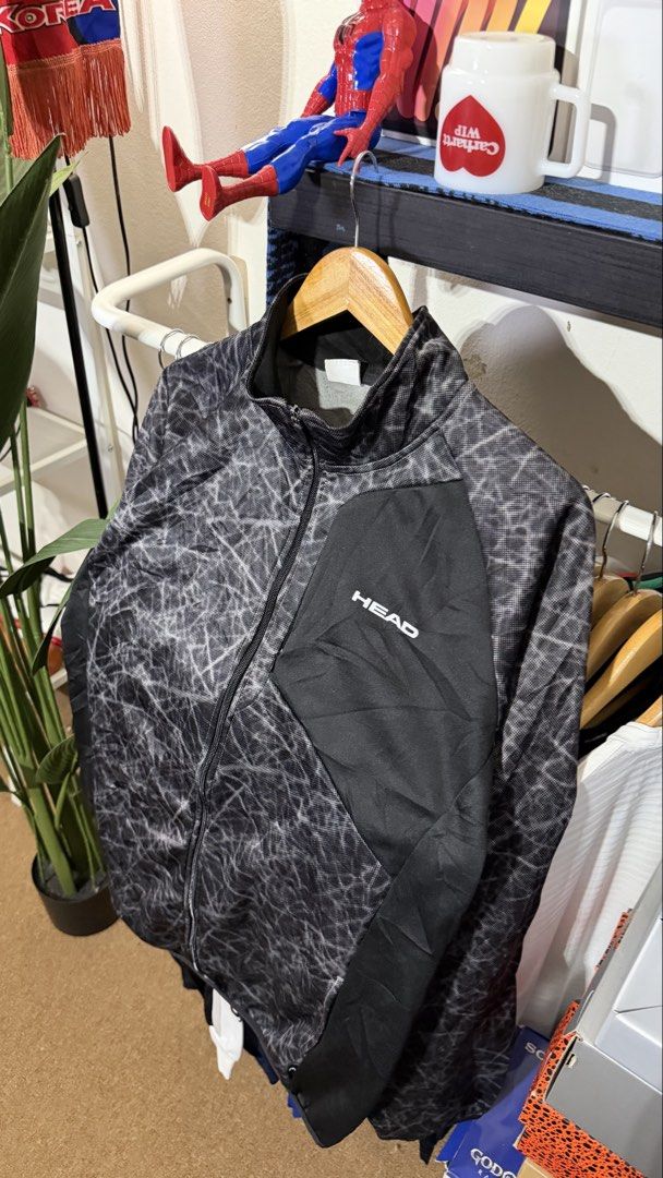 Head Jacket (Category: Activewear) located in Kota Bharu. Submitted by yedjualsemua (Listing ID 1464228913, Image 2). Description: PIT 23.5 LABUH 28 RM 24.