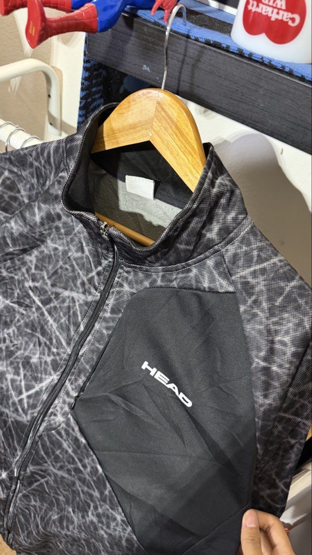 Head Jacket (Category: Activewear) located in Kota Bharu. Submitted by yedjualsemua (Listing ID 1464228913, Image 3). Description: PIT 23.5 LABUH 28 RM 24.