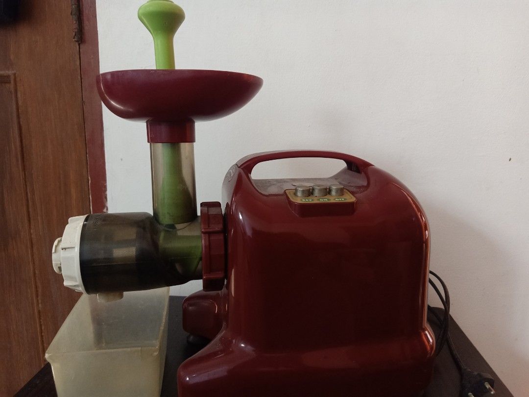 Heavy duty juicer (Category: Water Bottles & Tumblers) located in Las Pinas. Submitted by quick_deals_great_finds2 (Listing ID 1464177244, Image 2). Description: Matstone brand Good working condition 220v.
