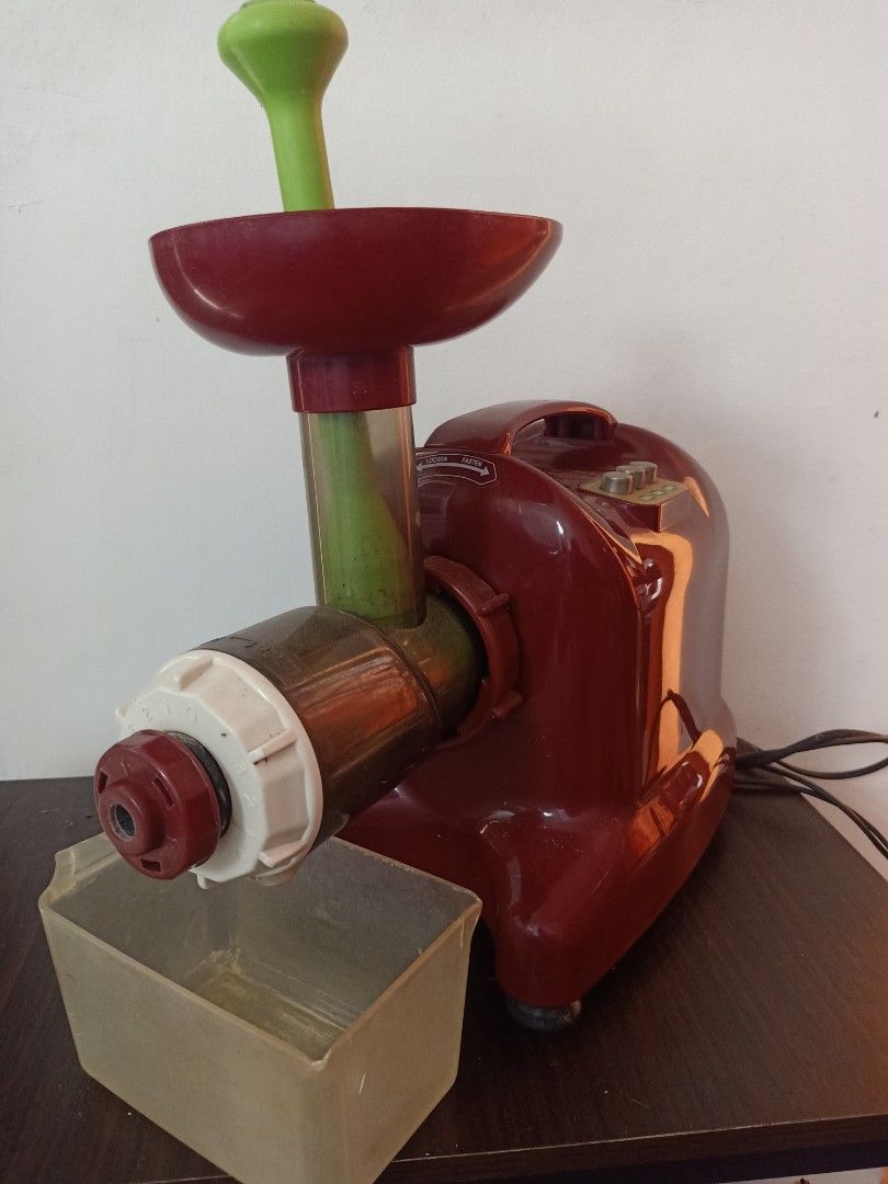 Heavy duty juicer (Category: Water Bottles & Tumblers) located in Las Pinas. Submitted by quick_deals_great_finds2 (Listing ID 1464177244, Image 1). Description: Matstone brand Good working condition 220v.