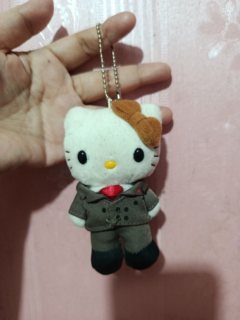 Hello Kitty Charm/keychain (Category: Plushies & Soft Toys) located in Gasan. Submitted by averydemi1922 (Listing ID 1464292675, Image 1). Description: .
