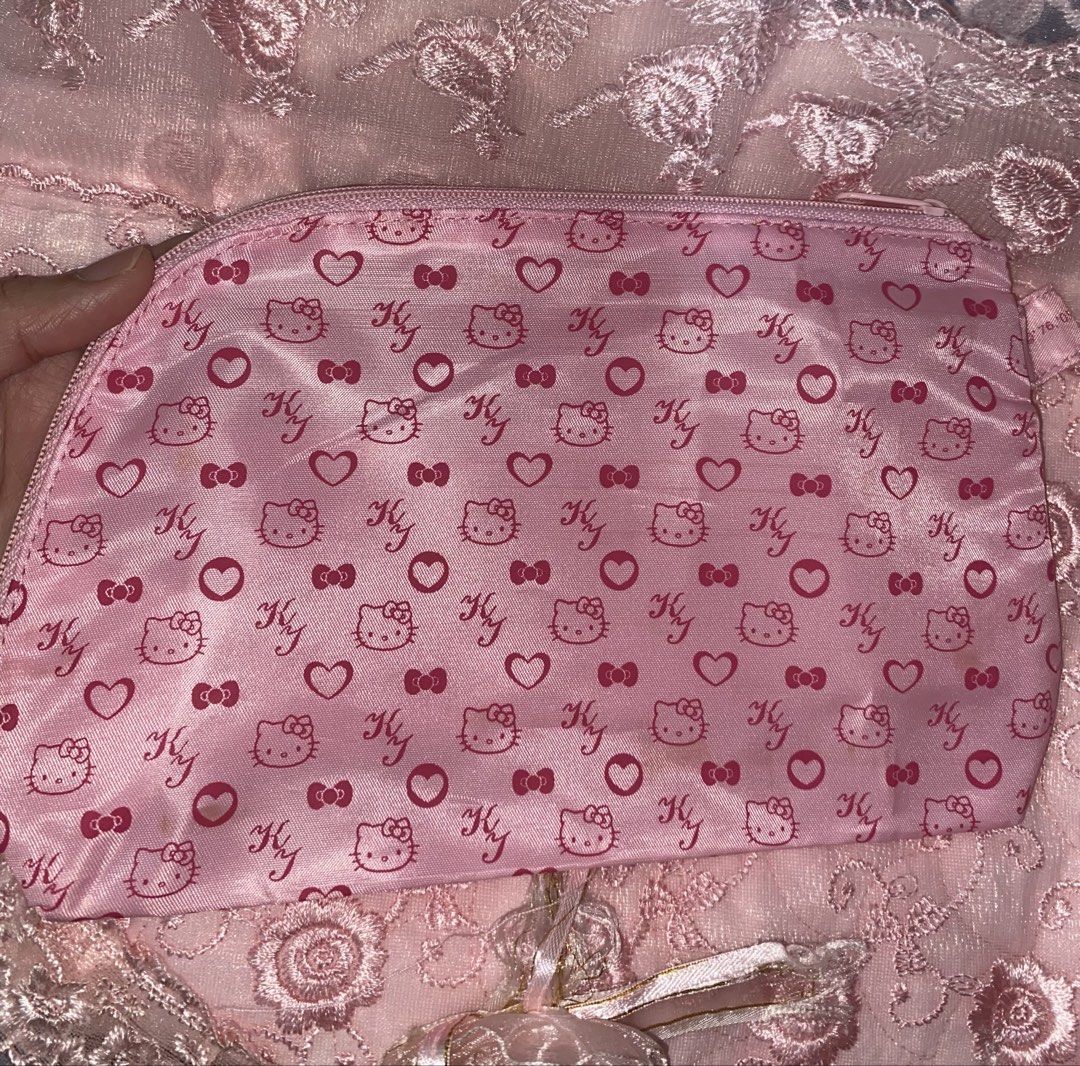 Hello Kitty Pink Makeup Pouch, need wash nd no tag (Category: Purses & Pouches) located in Manila. Submitted by daintypeach (Listing ID 1464325693, Image 1). Description: .