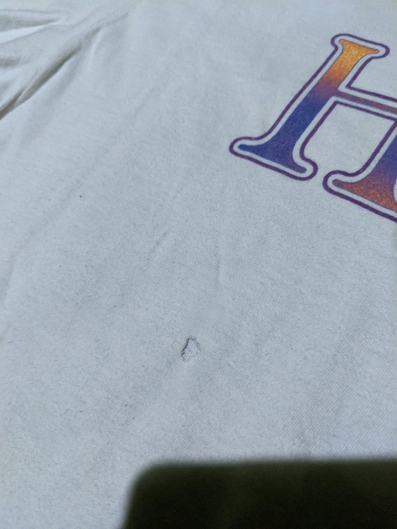 H.E.R. Tour 2022 Shirt (Category: Tshirts & Polo Shirts ) located in Aliaga. Submitted by anselthrifts (Listing ID 1464252178, Image 3). Description: fits M penhole, stain issue 250+sf.
