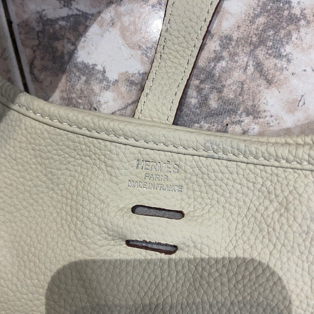 Hermes (Category: Luxury Bags & Wallets) located in Dueñas. Submitted by d1gidoll (Listing ID 1464153406, Image 3). Description: Have minimal sign of use no major flaws .
