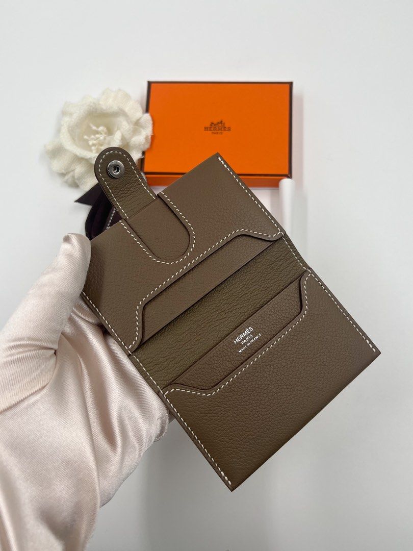 ⚜️Hermes - RMS Card Holder wallet (Category: Luxury Bags & Wallets) located in Makati City. Submitted by 90sangel (Listing ID 1464234341, Image 2). Description: •Item: Hermes Card holder 💳🪪 etoupe / toundra •Condition: Gently Used, Good as New! *Card holder in Evercolor calfskin - Snap closure - 2 credit card slots on each side As this product is handmade, the dimensions indicated may vary. Made in France Metallic finish: Palladium plated Dimen
