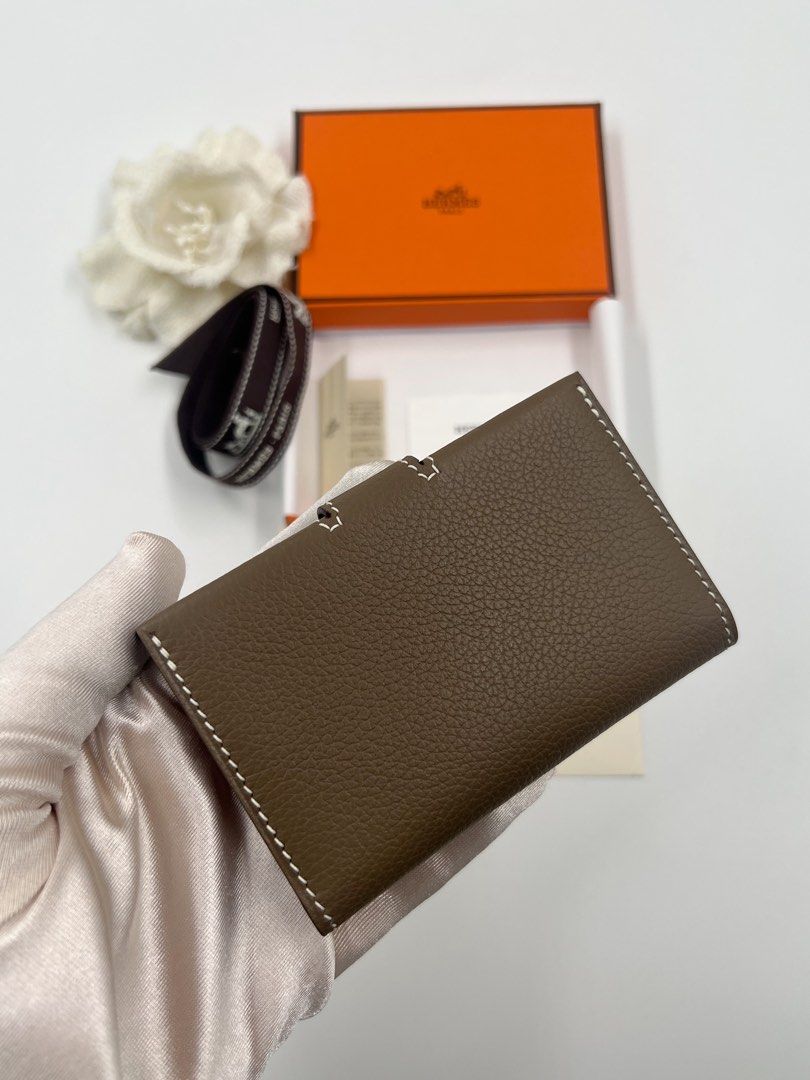 ⚜️Hermes - RMS Card Holder wallet (Category: Luxury Bags & Wallets) located in Makati City. Submitted by 90sangel (Listing ID 1464234341, Image 3). Description: •Item: Hermes Card holder 💳🪪 etoupe / toundra •Condition: Gently Used, Good as New! *Card holder in Evercolor calfskin - Snap closure - 2 credit card slots on each side As this product is handmade, the dimensions indicated may vary. Made in France Metallic finish: Palladium plated Dimen