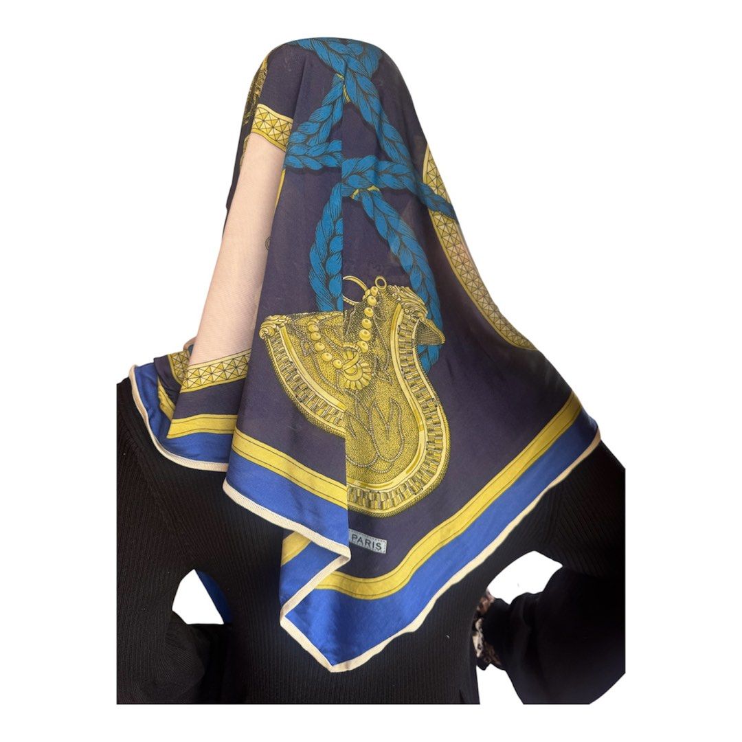 hermes scarf (Category: Scarves) located in Lingayen. Submitted by lux_thrift (Listing ID 1464244354, Image 3). Description: location pangasinan giant triangle scarf rare to find here missing tags very nice in actual.