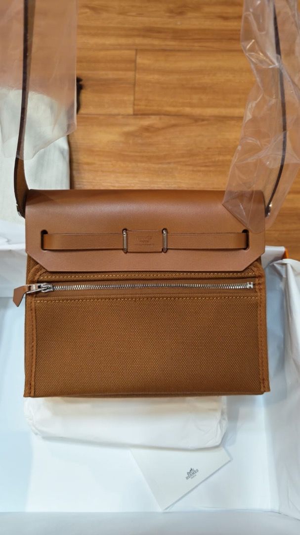Hermes Shoulder Bag (Category: Shoulder Bags) located in Mandaluyong City. Submitted by thunderjetlee6 (Listing ID 1464220566, Image 2). Description: Complete set with official receipt. PM for more details (09173223060).