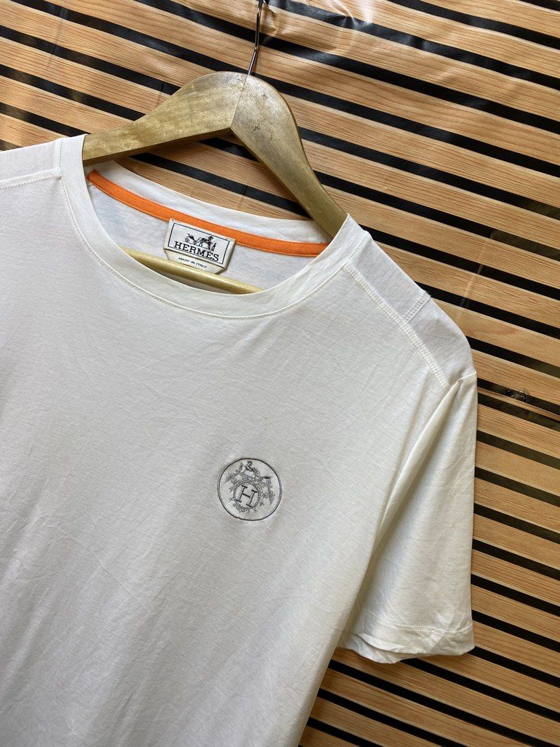 HERMES “SMALL LOGO” TEE (Category: Tshirts & Polo Shirts ) located in Makati City. Submitted by drip.poww (Listing ID 1464230860, Image 2). Description: - Authentic Hermes - Color: White - Size: Meduim - Dimes: 21x26 - Authentic - Excellent condition - Need wash, fresh from bale - Material: 100% Cotton Please don’t expect too much—these are thrifted (ukay) items. 😊 !!STILL NEGOTIABLE!!.