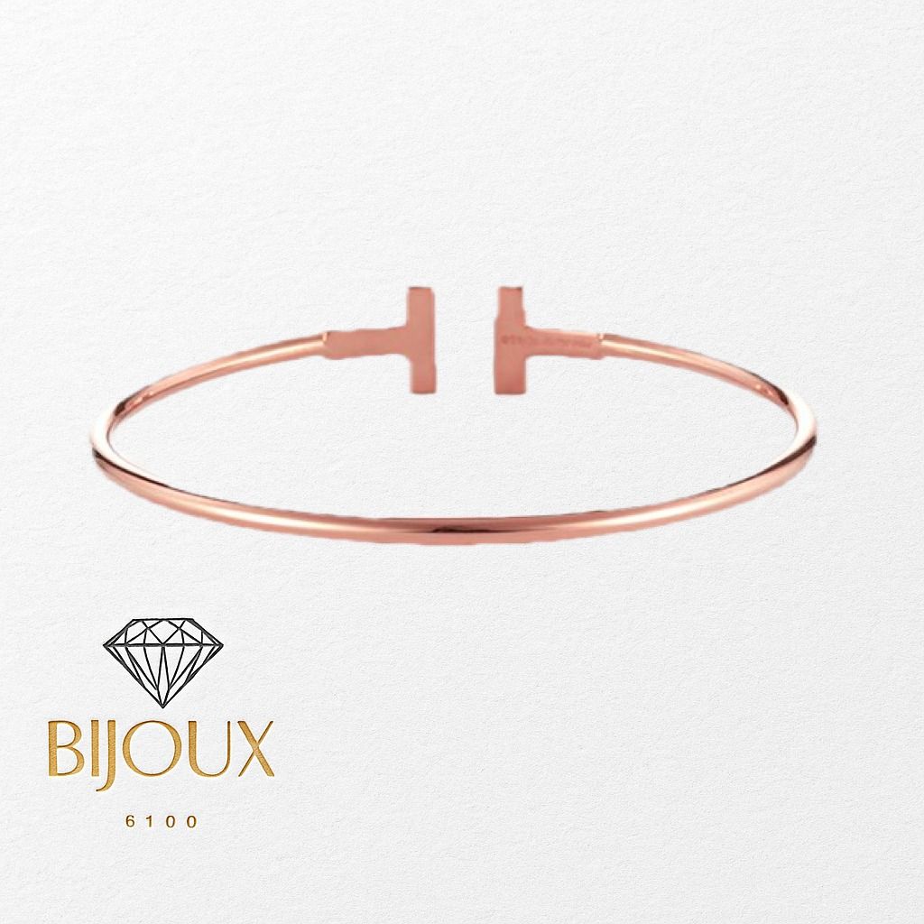 🔥SALE HK Settings 18K Gold T&Co Diamond T Bangle Pawnable (Category: Bracelets) located in Bacolod City. Submitted by bijoux6100 (Listing ID 1464284786, Image 3). Description: ℍ𝕂 𝕊𝕖𝕥𝕥𝕚𝕟𝕘𝕤 𝟙𝟠𝕂 𝔾𝕠𝕝𝕕 𝕋&ℂ𝕠 𝔻𝕚𝕒𝕞𝕠𝕟𝕕 𝕋 𝔹𝕒𝕟𝕘𝕝𝕖 ℙ𝕒𝕨𝕟𝕒𝕓𝕝𝕖 Diamond carat weight: .24ct Round, Brilliant and Natural Diamonds Weight: 6.18 grams Karat: 18K Rose Gold (HK Setting with markings and serial) Length: 19cm See video 📽 of item here