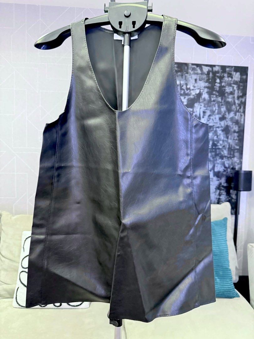 H&M Black Leatherette dress (Category: Dresses) located in Taguig. Submitted by annebydesign (Listing ID 1464277453, Image 2). Description: Hi all. Selling this H&M Leather sleeveless black dress for ₱300 •Like new. From an artist closet •Fits small to med •With softer inner lining- Loc: Taguig BGC Mop: GCash/ Bank transfer/ COD Mop: Courier/ Rider pick up.