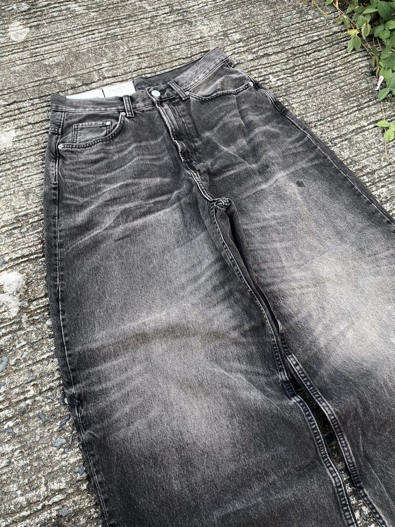 H&M Blackwashed Super Baggy Jeans (Category: Jeans) located in Manila. Submitted by wizthrift_ (Listing ID 1464138159, Image 3). Description: H&M Black Washed Super Baggy Jeans Brand New With Tag Size 30/30 on tag Actual Dimes 32 Waist 41.5 Length 15 Thigh 11 Hem brand new with tag from h&m store, already sold out na no issue excellent condition as in brand new!!💯.