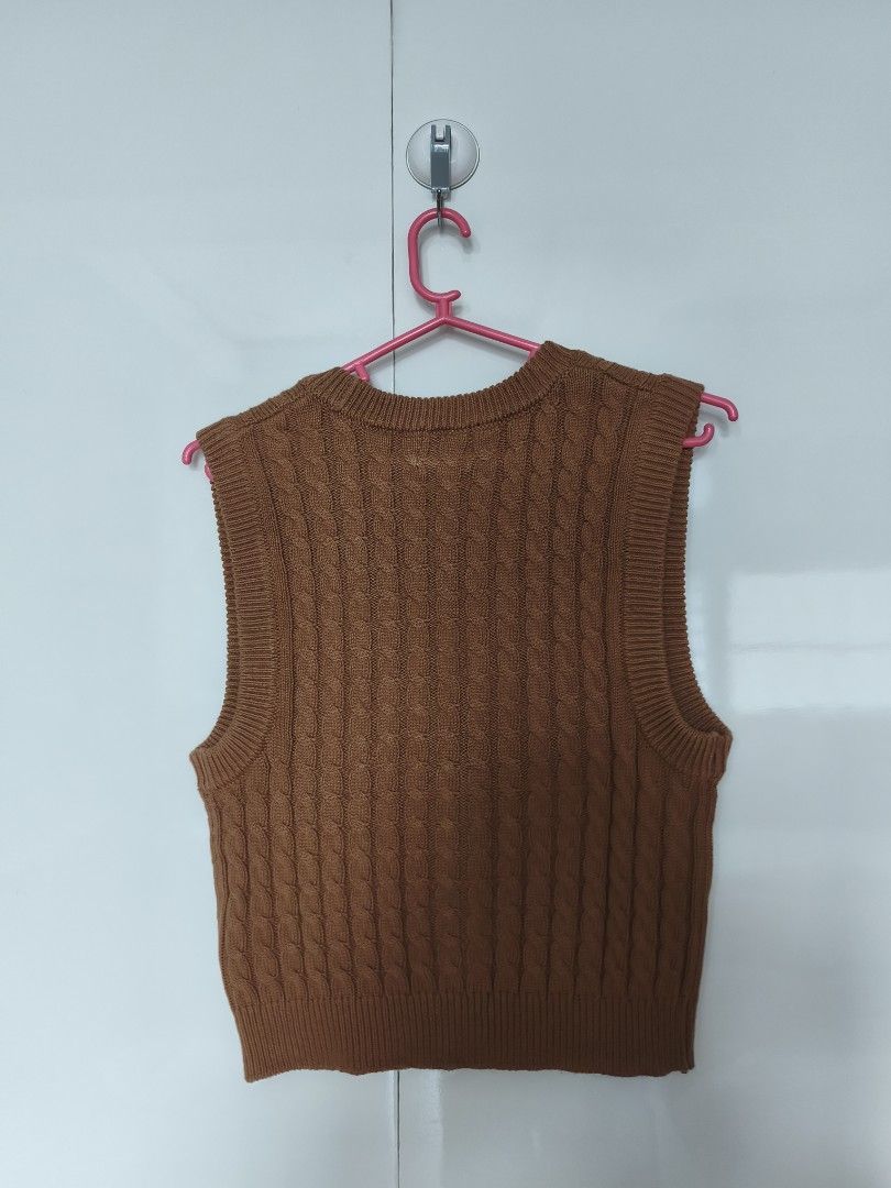 H&M Brown Knit Waistcoat (Category: Others Tops) located in Manila. Submitted by smilefashion08 (Listing ID 1464154562, Image 3). Description: Original H&M.