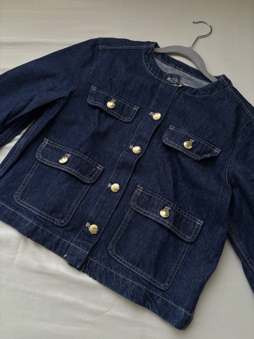 H&M Collarless Denim Jacket (Category: Coats, Jackets and Outerwear) located in Quezon City. Submitted by ruthaguilarrrr (Listing ID 1464207318, Image 1). Description: H&M Collarless Denim Jacket Dark wash Colored Size XS Can fit 5’0 to 5’2 in height No issues Only used a few times RFS: Decluttering my closet For reference, I’m: Height: 5’0 Weight: 40kg Waist: 24in Jacket Measurement Length Sleeves: 22inches Jacket Length: 19.5inches Width: 18inc