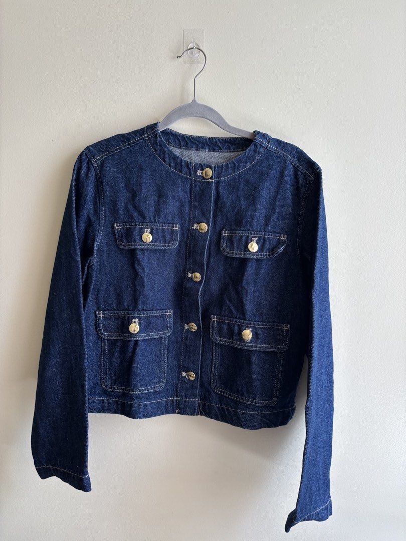 H&M Collarless Denim Jacket (Category: Coats, Jackets and Outerwear) located in Quezon City. Submitted by ruthaguilarrrr (Listing ID 1464207318, Image 2). Description: H&M Collarless Denim Jacket Dark wash Colored Size XS Can fit 5’0 to 5’2 in height No issues Only used a few times RFS: Decluttering my closet For reference, I’m: Height: 5’0 Weight: 40kg Waist: 24in Jacket Measurement Length Sleeves: 22inches Jacket Length: 19.5inches Width: 18inc